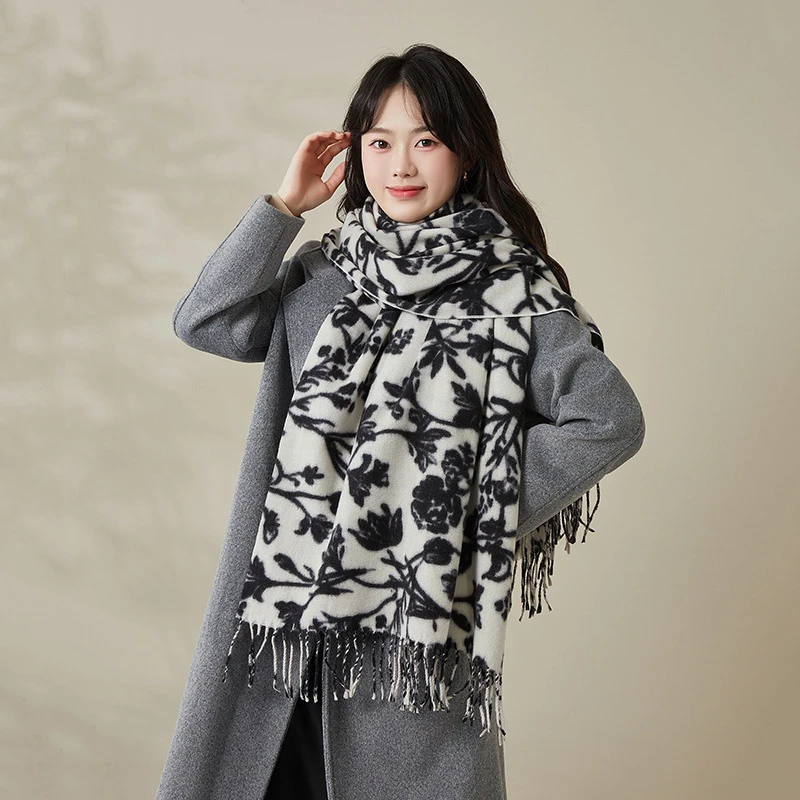 百搭奶油甜妹风山茶花常规保暖围巾围脖披肩时尚秋冬季