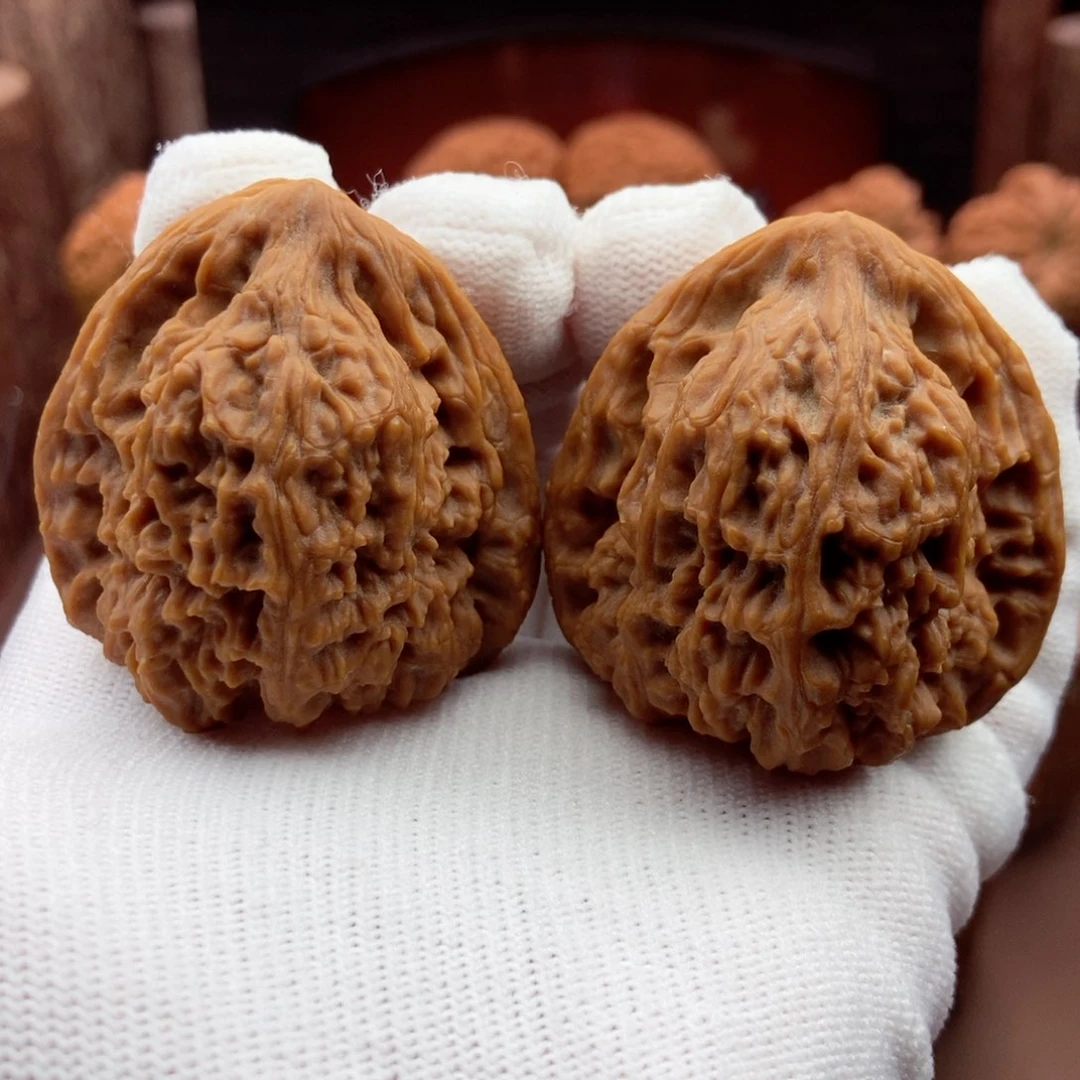 文玩核桃吊坠大三角42.41.42.5.42克