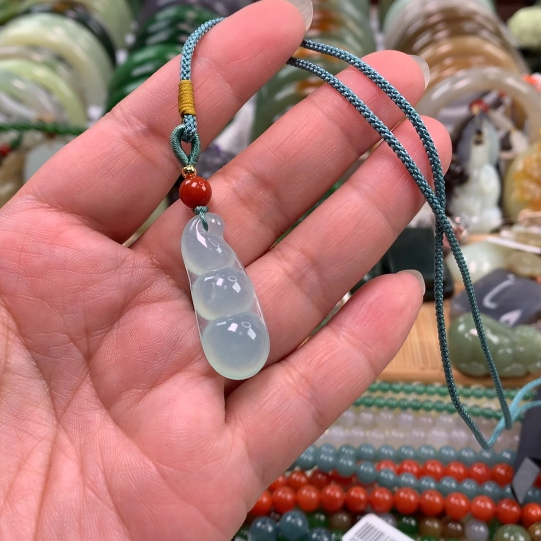 岫玉未镶嵌颈饰吊坠