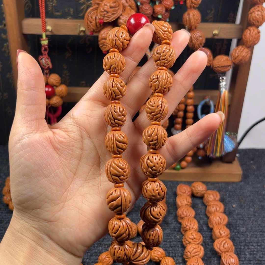 吊坠桃核桃枭手持L3