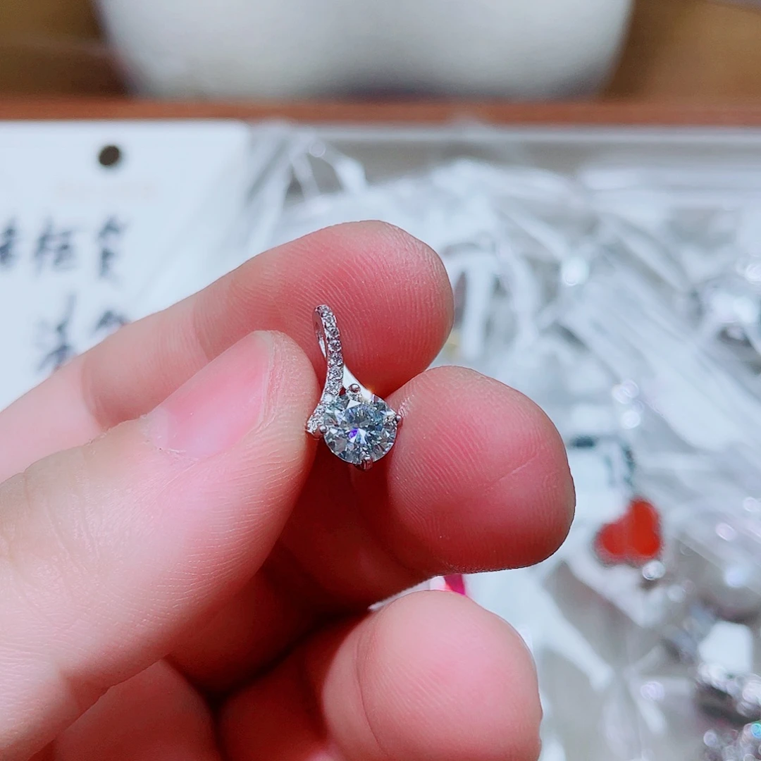 是***吖吊坠925银锆石莫桑人鱼