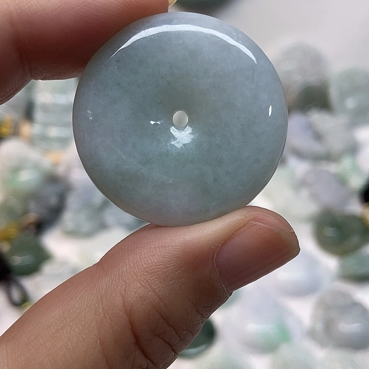 翡翠未镶嵌颈饰平安扣