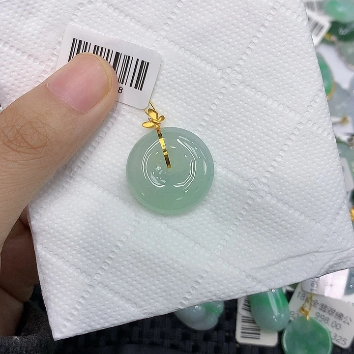 颈饰18K金镶嵌翡翠