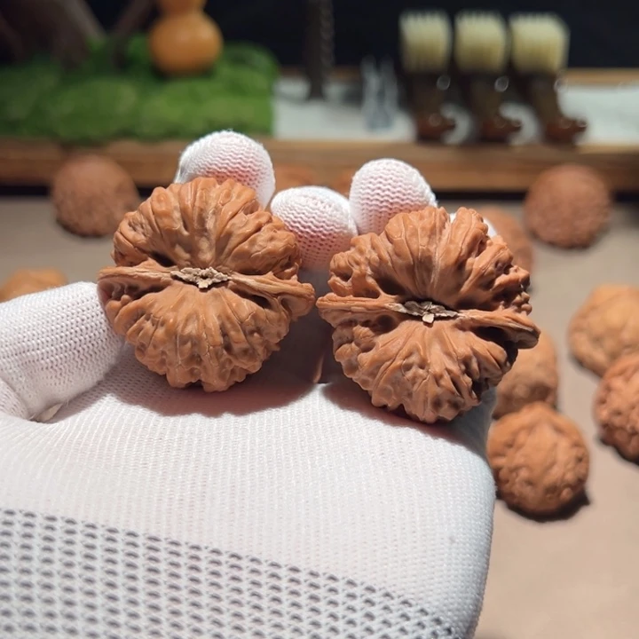 文玩核桃把件沙***明凹底