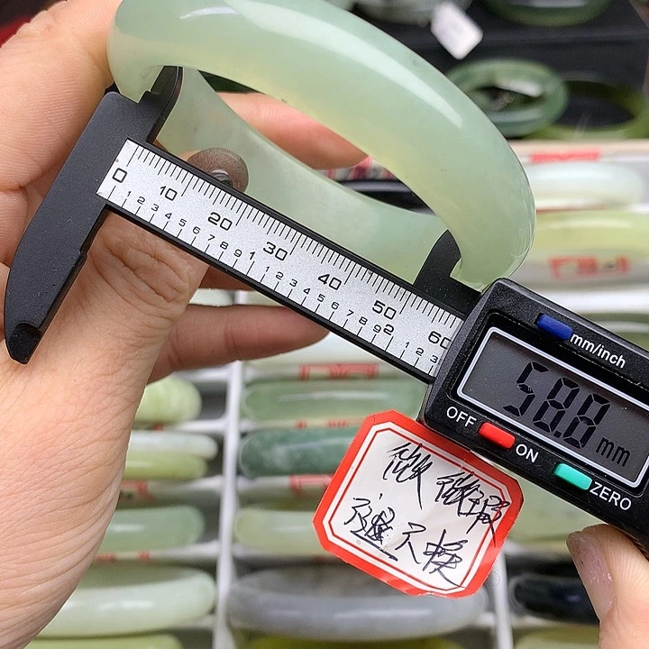 蛇纹石玉手镯未镶嵌769