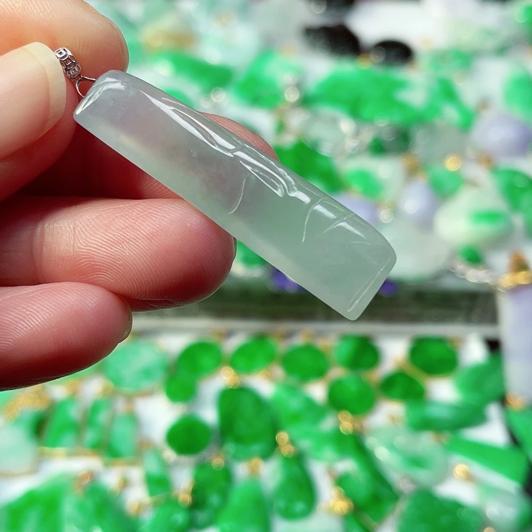 吊坠(不含链)18K金镶嵌翡翠