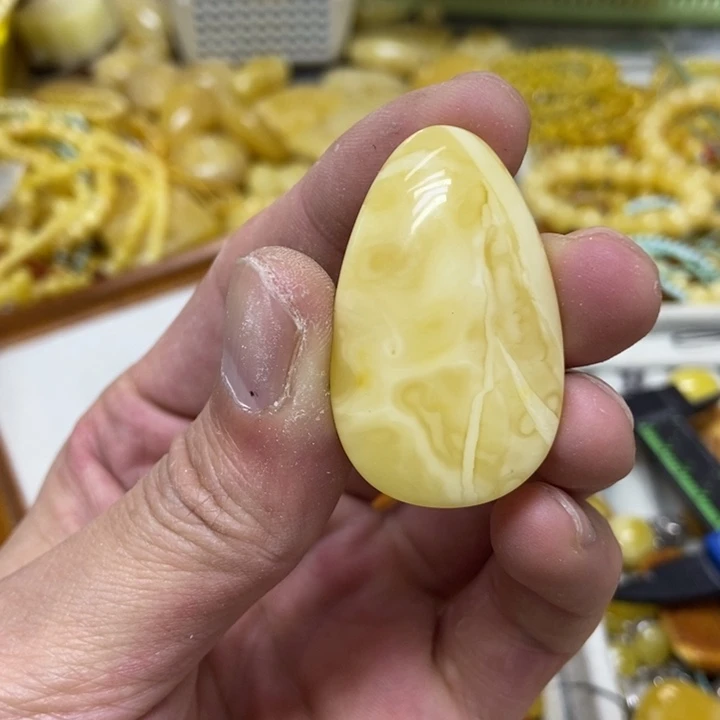 蜜蜡未镶嵌裸石吊坠