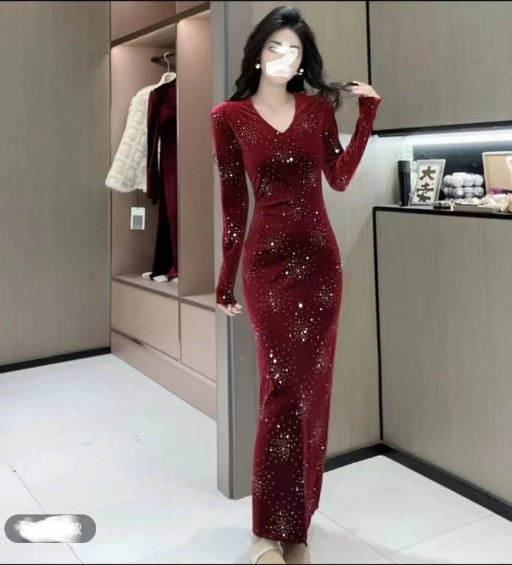 D208秋冬丝绒烫钻气质连衣裙纯色时尚直筒裙后开叉优雅百搭长裙