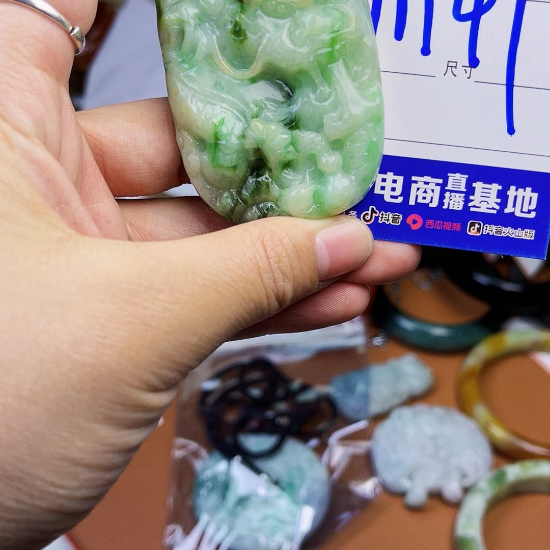 翡翠颈饰未镶嵌这