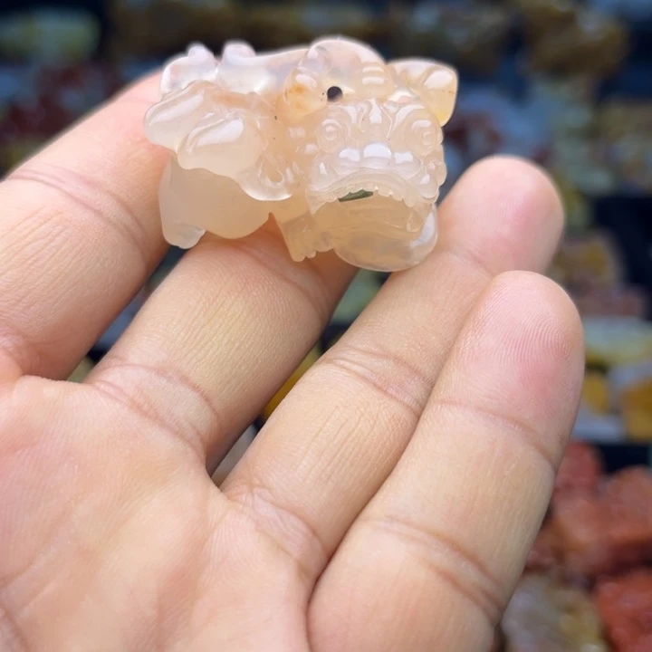 石英质玉（黄龙玉）未镶嵌颈饰