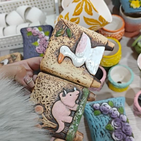 当场凑满15发货，不凑不发，花盆盆口不方不圆有针孔黑点矿点是正常