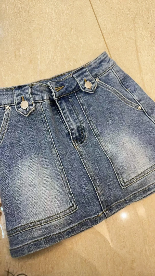 《半杯奶》2025蓉蓉家春季新款时尚显瘦半身裙飒风防走光牛仔短裙