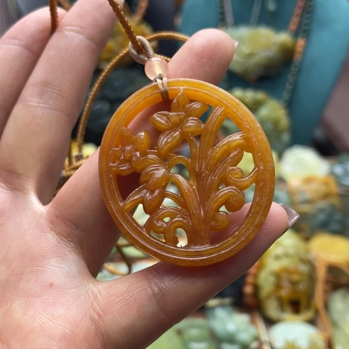 蛇纹石玉未镶嵌颈饰