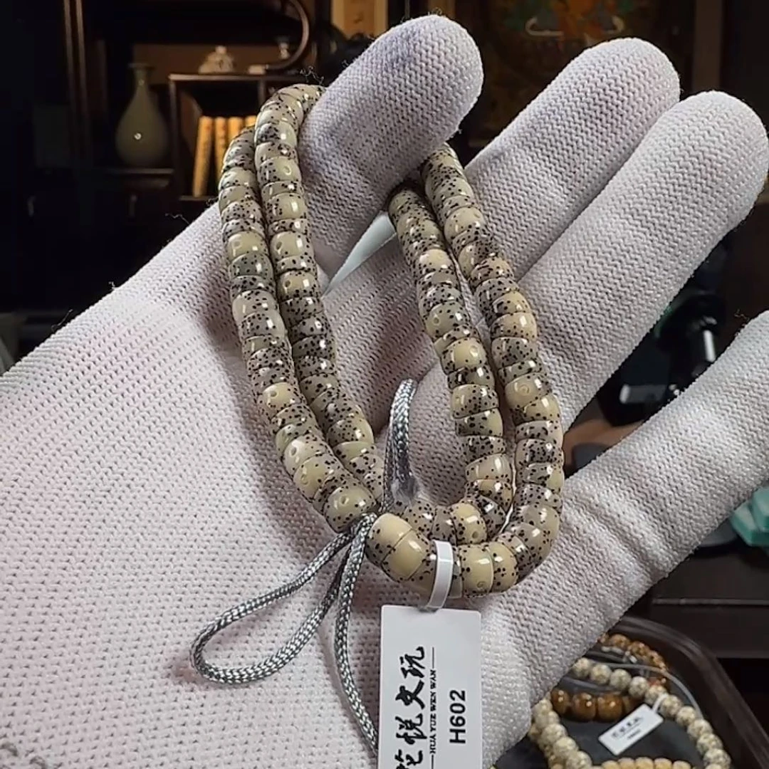 手串星月菩提7x6 石玉料月留白斜切大肠 H602