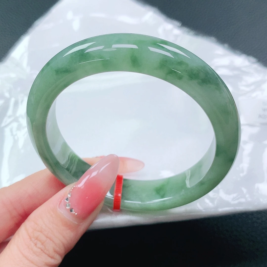 翡翠手镯未镶嵌53圈