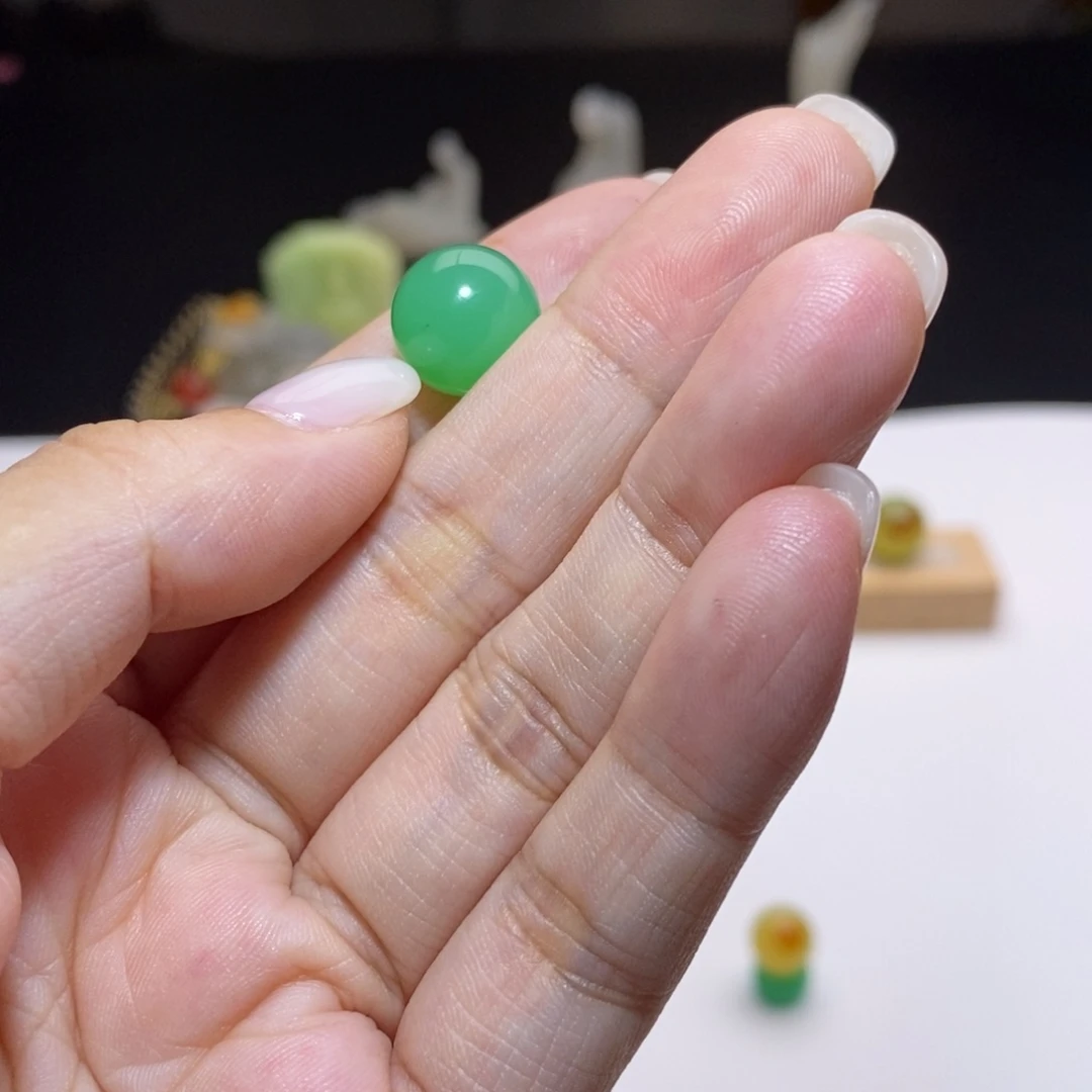 ₅***⁴吊坠(不含链)未镶嵌石英质玉（缅黄）12珠子尾款