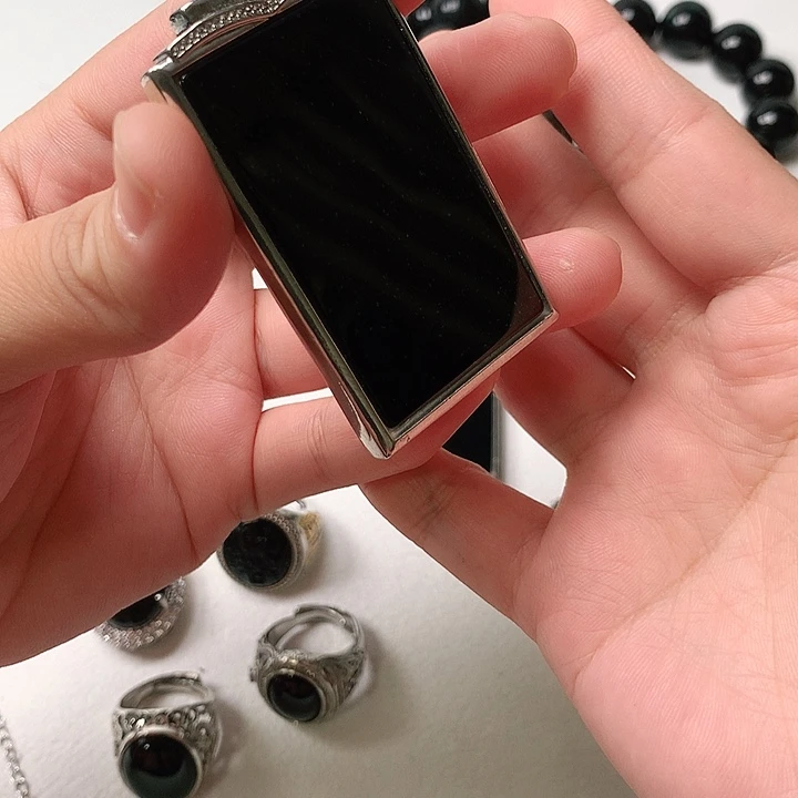 小***子翡翠未镶嵌颈饰翡翠