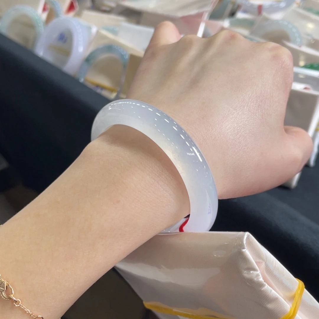 翡翠未镶嵌手镯51白冰