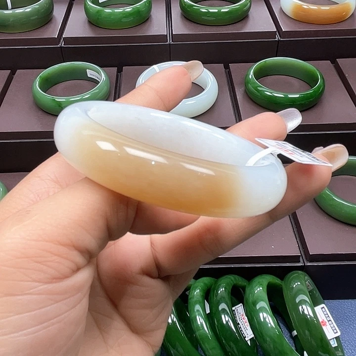 和田玉未镶嵌手镯