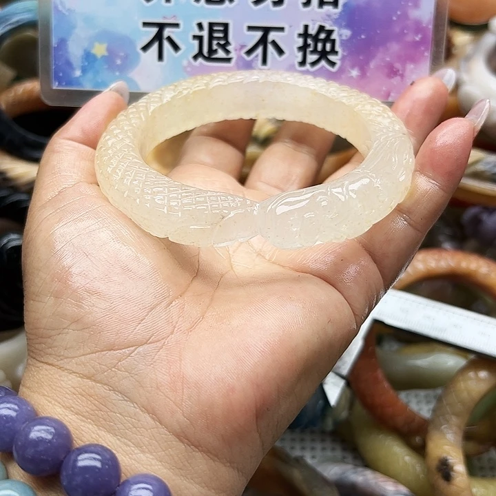 未镶嵌手镯石英岩玉