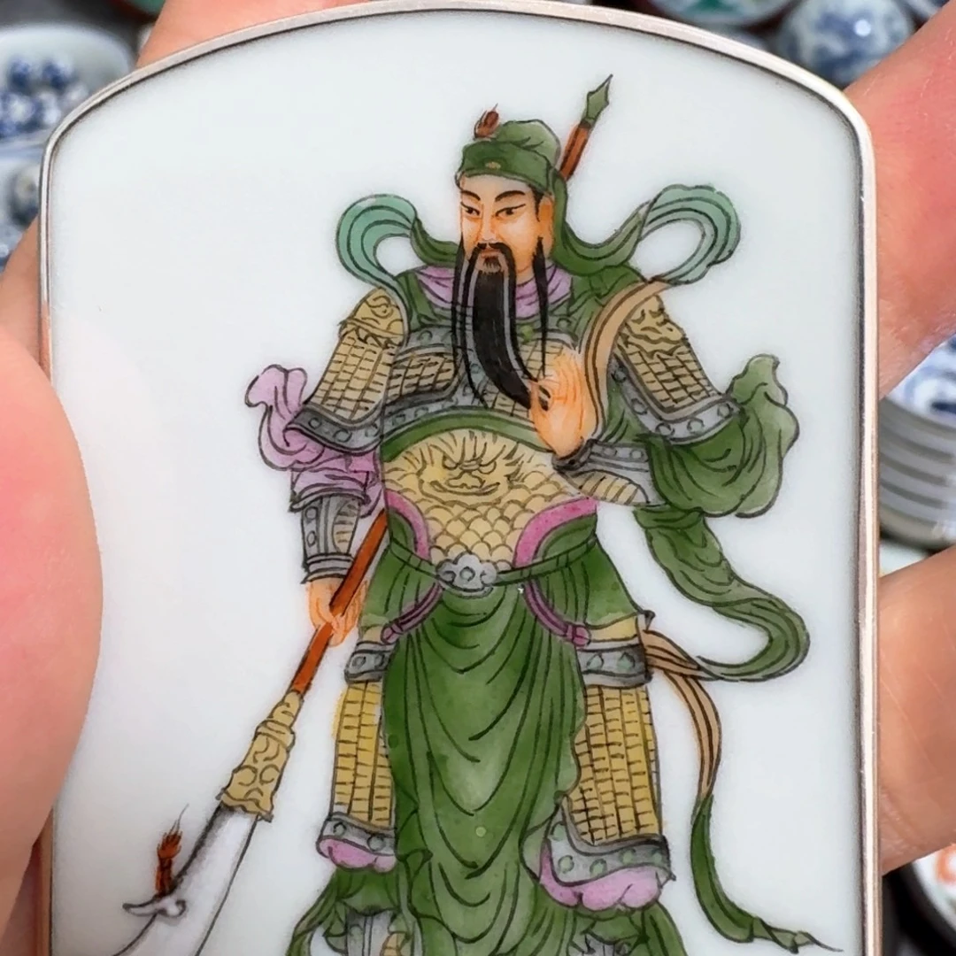 用***8瓷片粉彩关二爷挂件