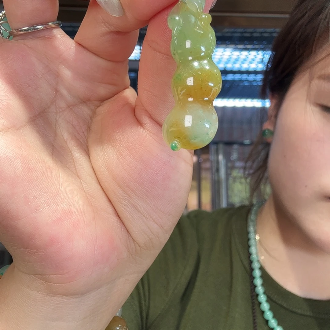 石英质玉（非洲翠）未镶嵌颈饰