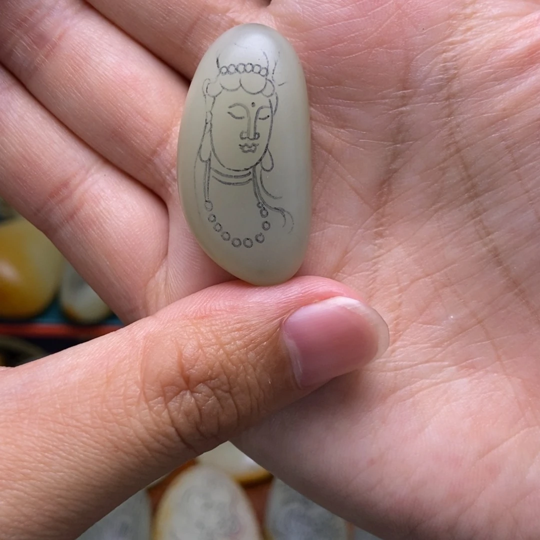 未镶嵌吊坠定制和田玉