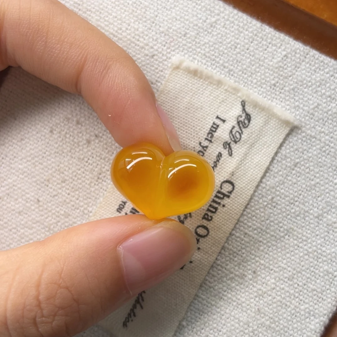 未镶嵌琥珀裸石屁桃