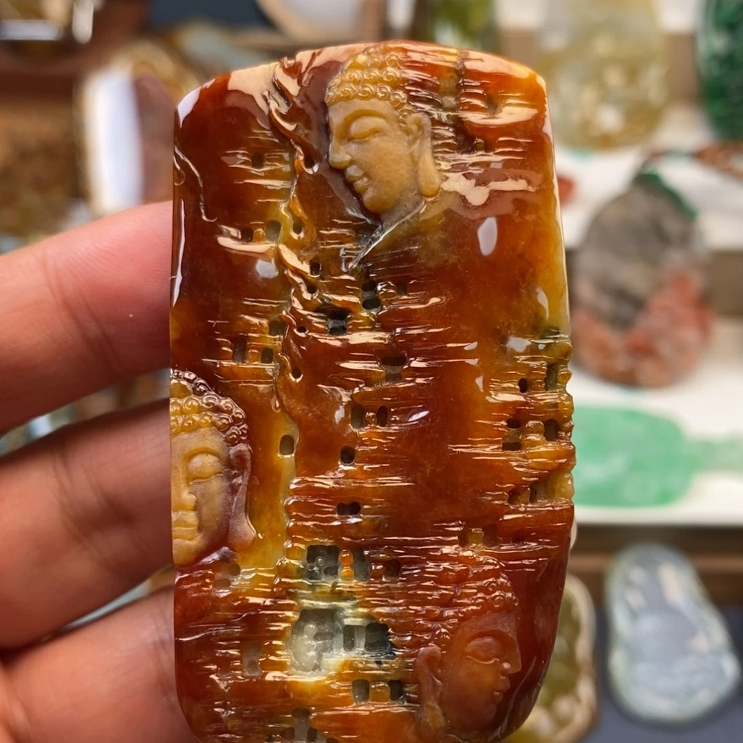 翡翠未镶嵌颈饰石窟佛