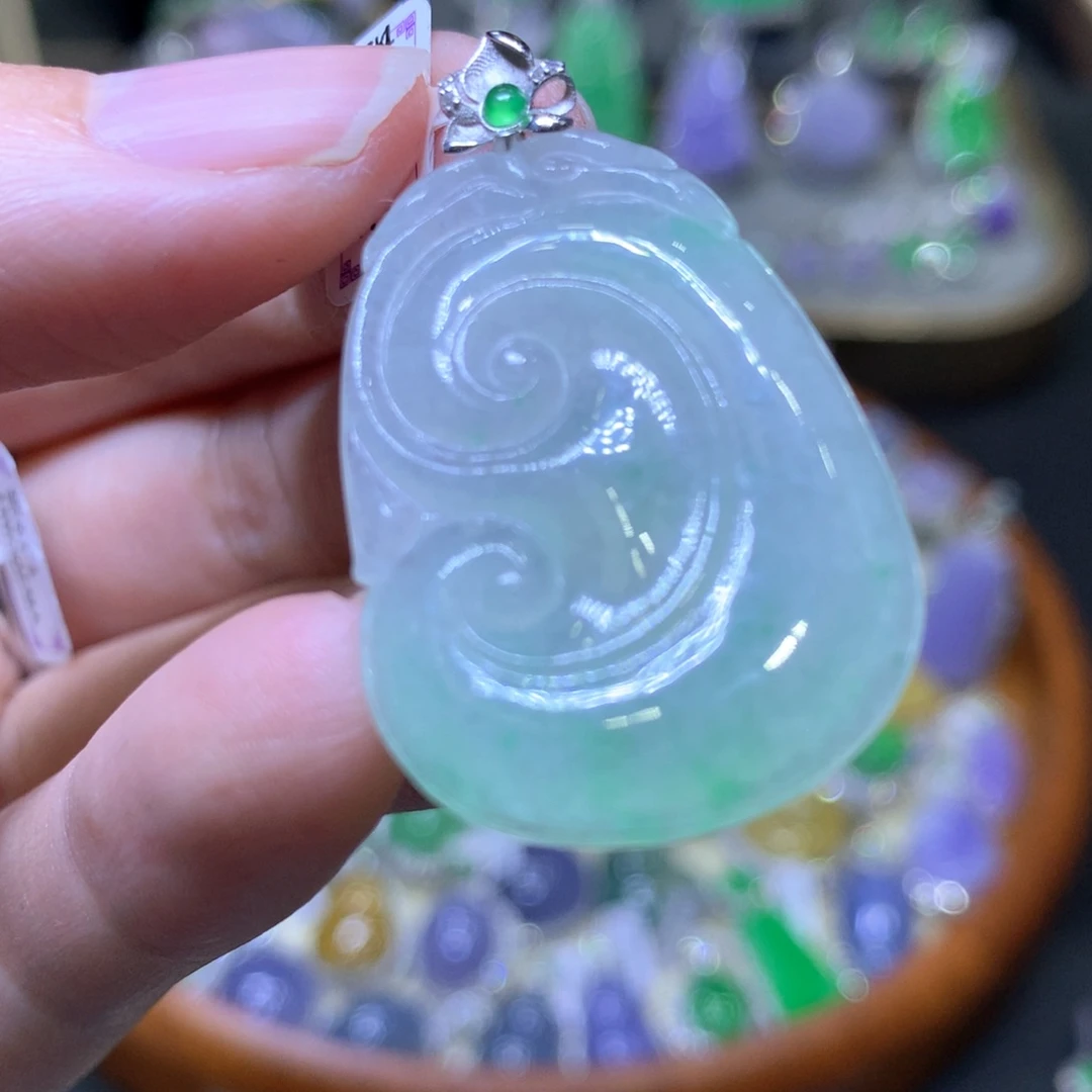 【闪购商品】翡翠颈饰18K金镶嵌翡翠吊坠项链