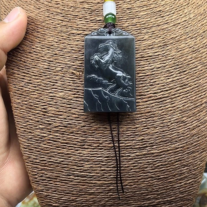 岫玉未镶嵌吊坠(赠链)