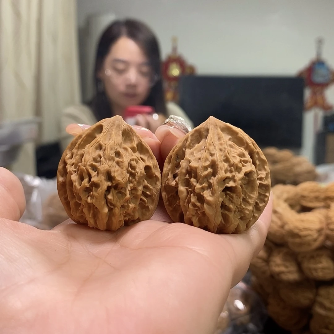 把件文玩核桃36野生灯笼尖有伤