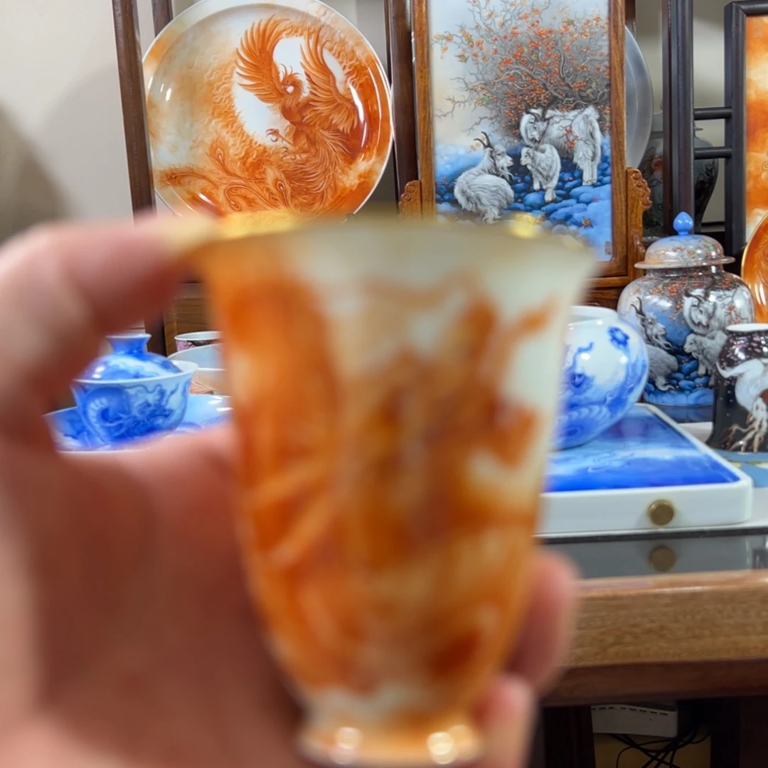 手绘矾红描金主人杯