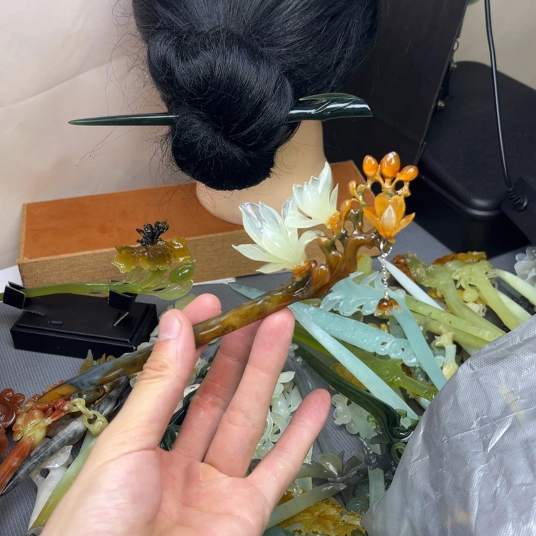 千***。蛇纹石玉未镶嵌发饰