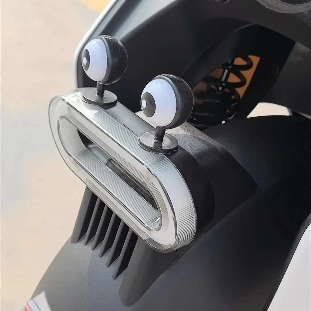 适用极核EZ4电动车搞怪眼睛装饰小配件电瓶车摩托车尾箱改造摆件