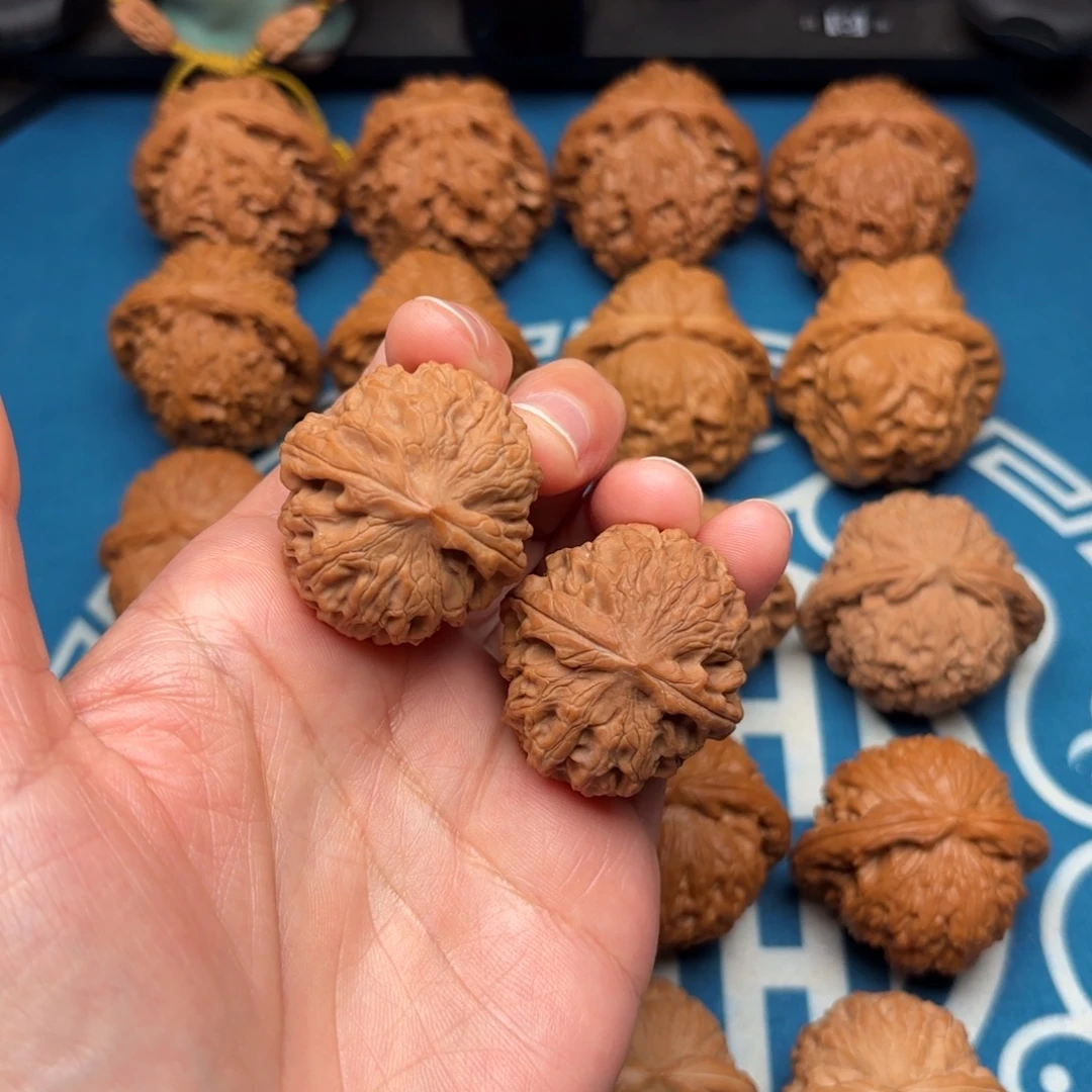 文玩核桃吊坠龙眼33