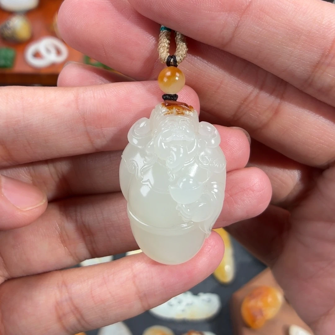 上***伙和田玉未镶嵌颈饰