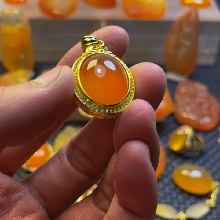 北***中未镶嵌旦面石英质玉