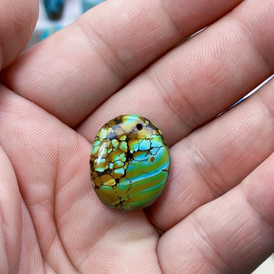 绿松石未镶嵌颈饰