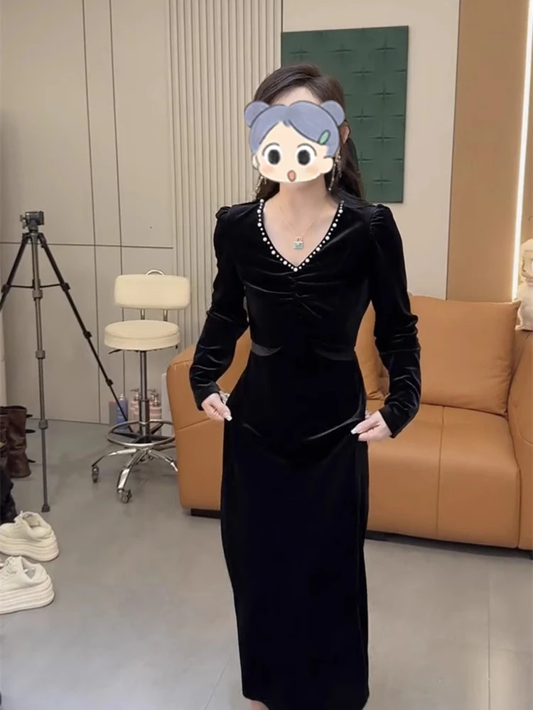 2025年早秋网红新款时尚高级感收腰显瘦气质优雅V领开叉连衣裙女