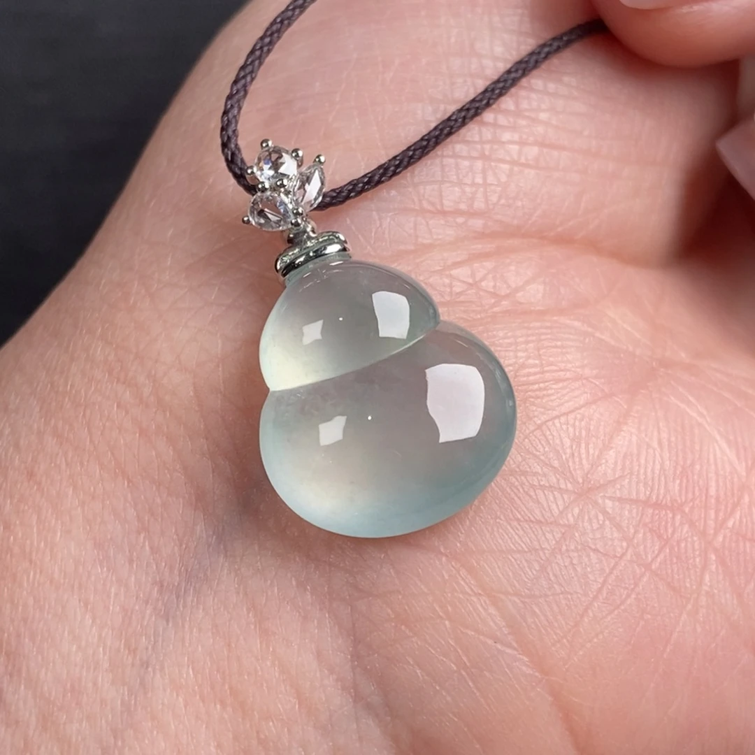 翡翠颈饰18K金镶嵌翡翠葫芦吊坠