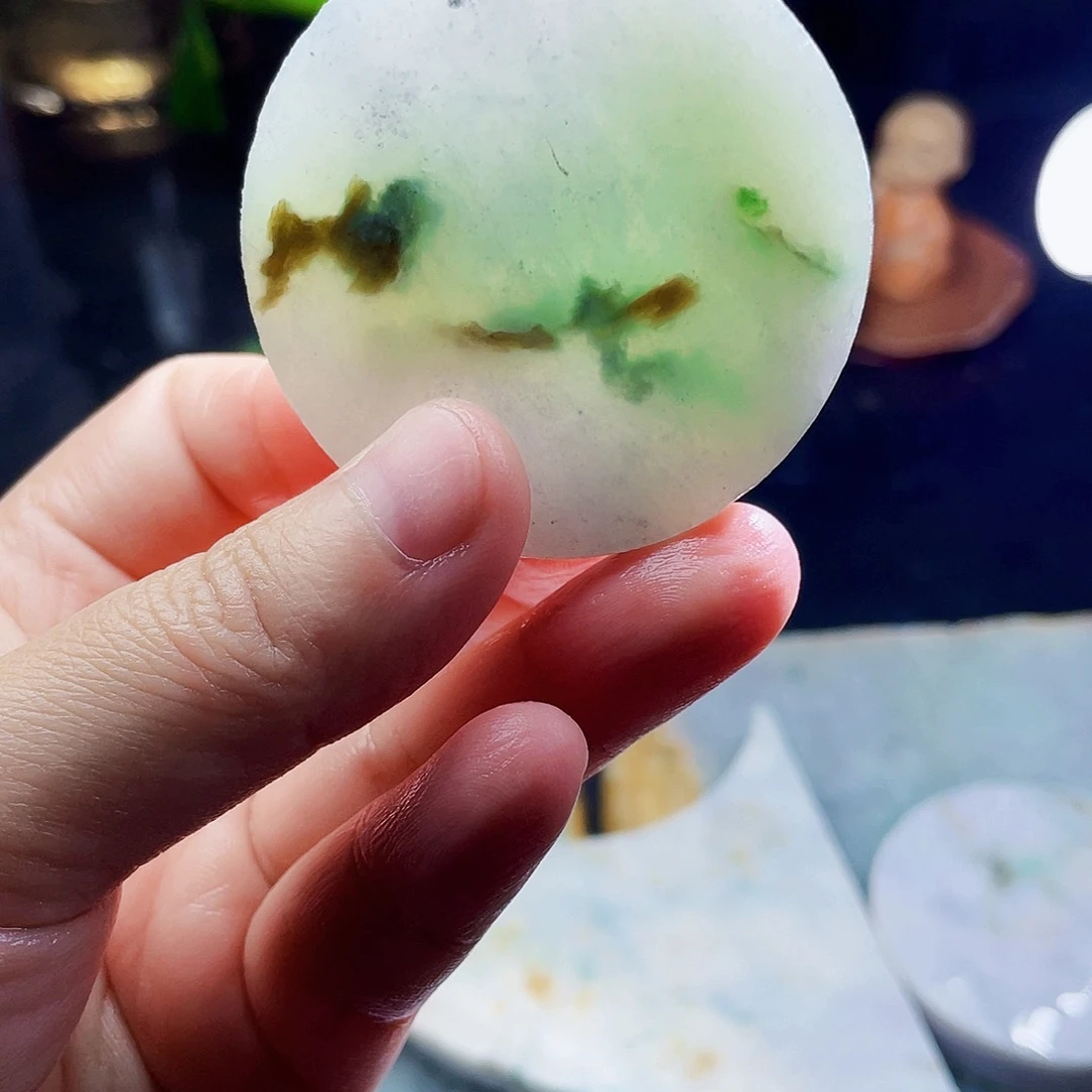 翡翠未镶嵌颈饰毛料6