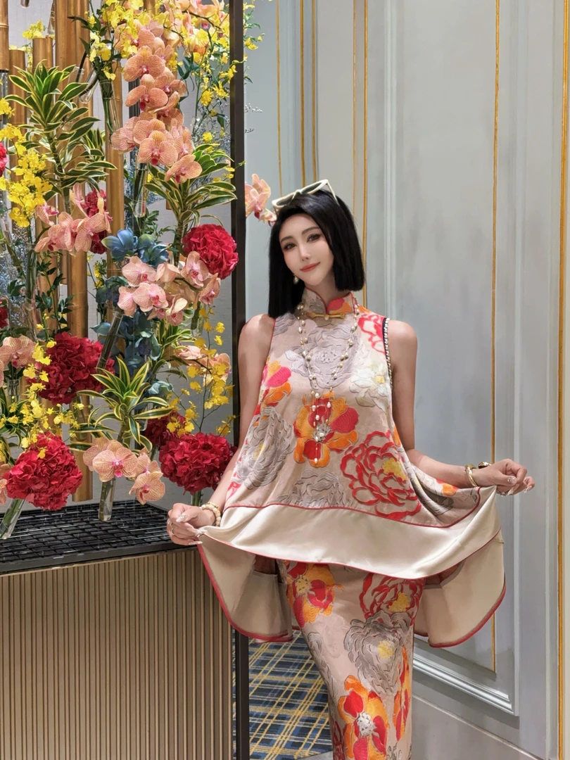DOUWU【魔法千金】黑白满身花小高领倒三角砍袖上衣半裙套装TZ13925