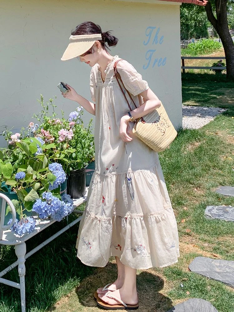 法式甜美刺绣复古连衣裙女2025夏季新款氛围感减龄海边度假长裙子