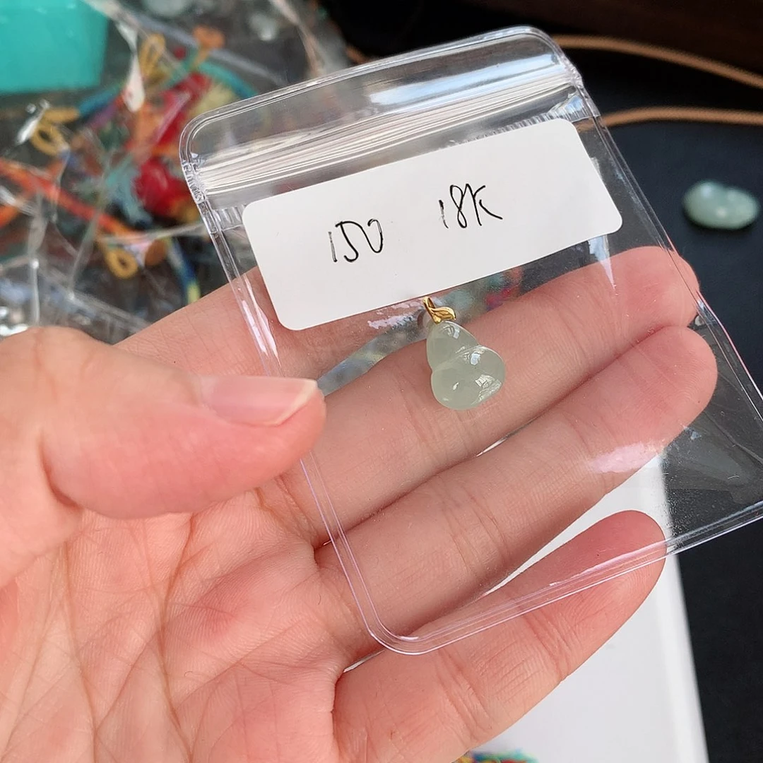 颈饰18K金镶嵌翡翠葫芦