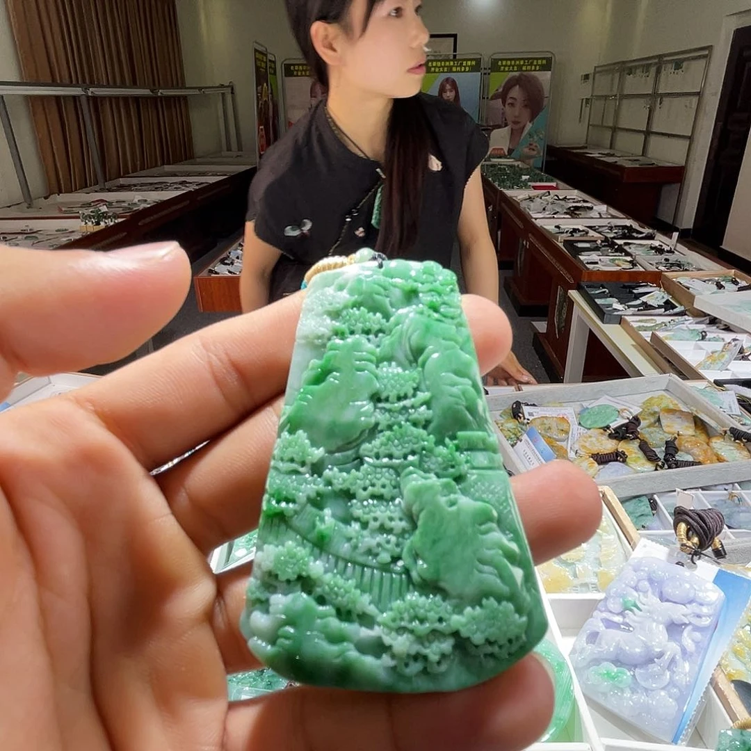 翡翠未镶嵌颈饰一
