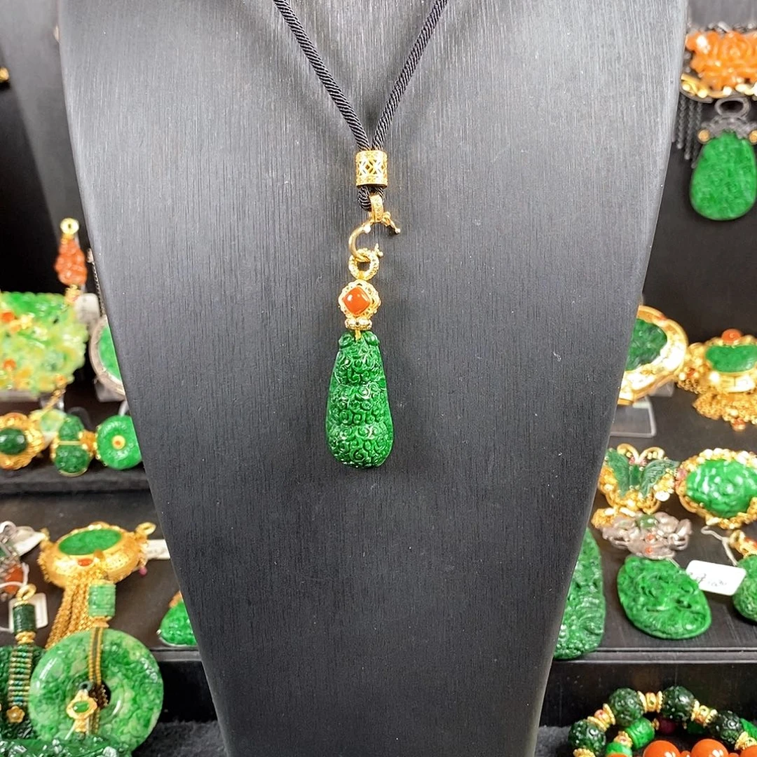 翡翠未镶嵌吊坠(赠链)吊坠