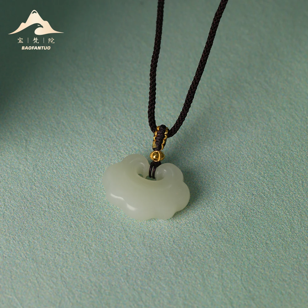 宝梵陀和田玉吊坠7928