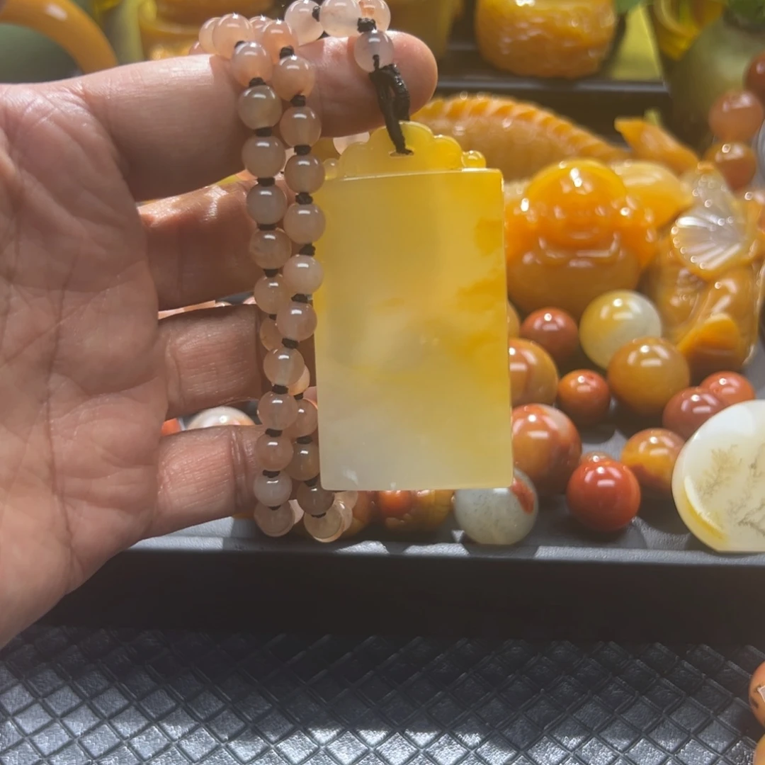 石英质玉未镶嵌颈饰