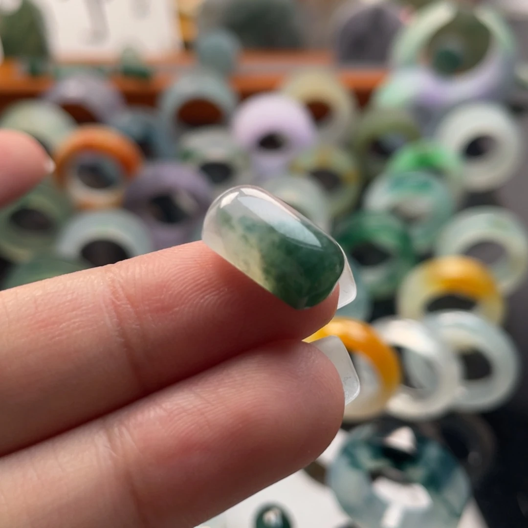 定制翡翠未镶嵌  山水蛋面